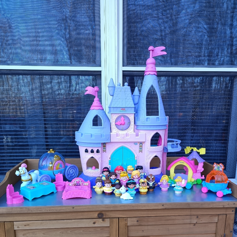 Fisher Price little people Princess song Castle with coach and floats